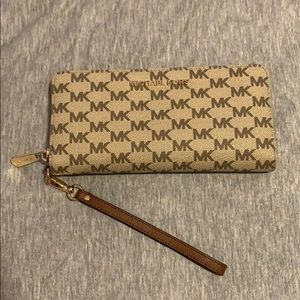 Michael Kors Wallet/Wristlet